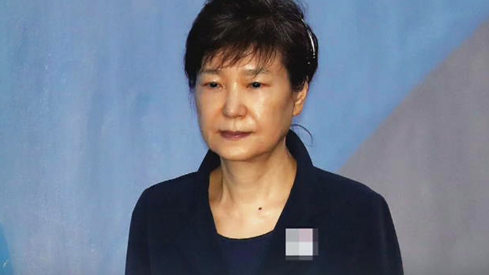 박근혜 전 대통령이 1심 선고에서 징역 24년, 벌금 180억원을 구형받았다. (SBS 뉴스화면 캡처)
