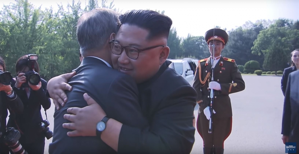 김정은 북한 국무위원장은 최근 문 대통령을 만난 자리에서 대화합을 강조했다.(청와대 제공)2018.5.27/그린포스트코리아