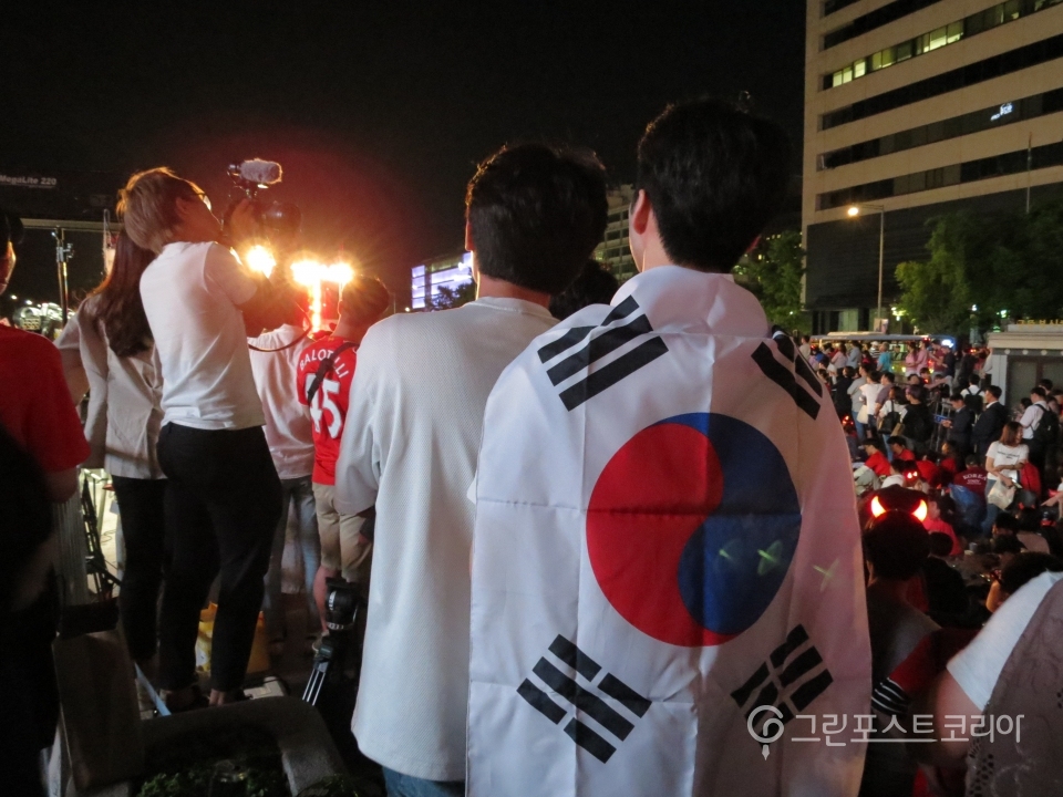 2018 러시아 월드컵 한국 대표팀의 첫 경기를 보기 위해 서울 광화문 광장에 많은 인파가 모였다. (서창완 기자) 2018.6.18/그린포스트코리아