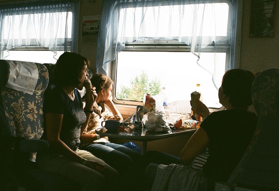 환바이칼 열차 내부에서 식사를 즐기는 러시아 가족. (황인솔 기자)2018.7.27/그린포스트코리아