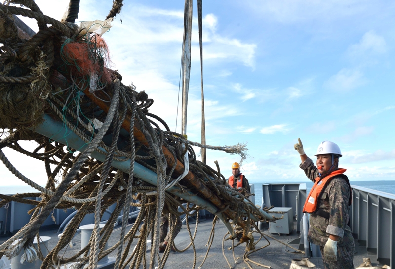 해양환경공단은 해군과 함께 7일부터 연평도 주변 어장 침적 쓰레기 수거 활동을 펼친다. (해양환경공단 제공) 2018.8.7/그린포스트코리아