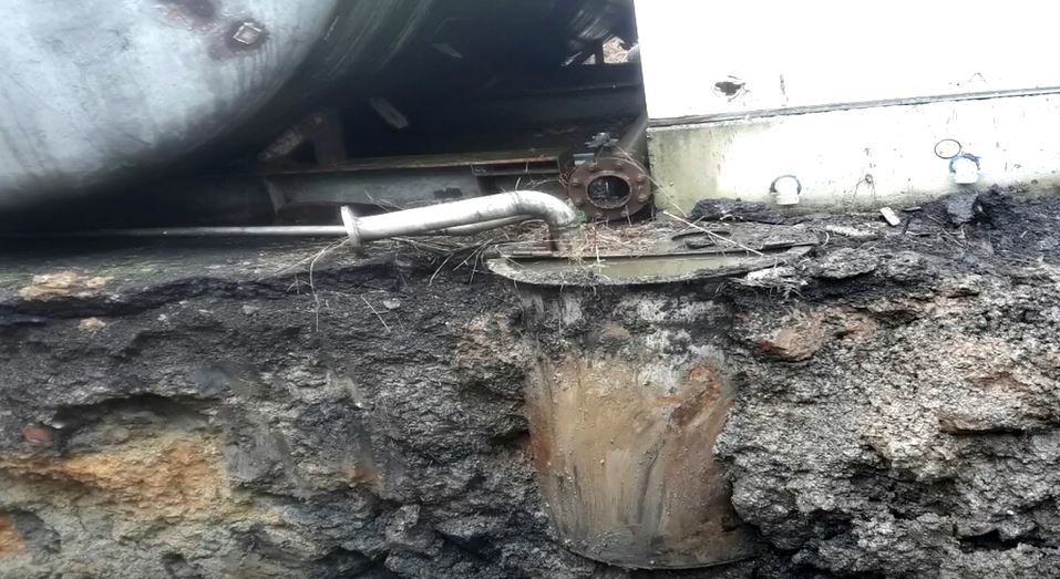 집단 암환자가 발생해 논란이 되고 있는 전북 익산 장점마을 일대 비료공장 지하에서 불법 폐기물 저장탱크가 발견됐다.(YTN캡처)2018.12.5/그린포스트코리아