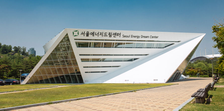 서울시의 대표적인 제로에너지 공공건축물인 서울에너지드림센터(사진=서울시 제공)