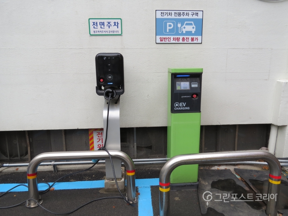 서울시 종로구청에 있는 전기차 충전기. (서창완 기자) 2019.1.30/그린포스트코리아