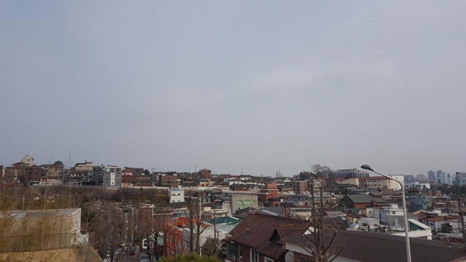 미세먼지 때문에 맑아 보이지 않는 28일 서울 하늘의 모습. (사진=채석원 기자)