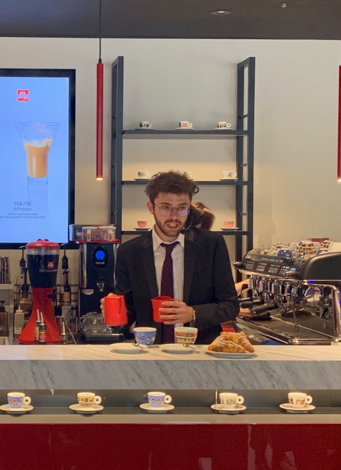 일리카페 바리스타 파브리지오 아퀘가 이탈리아의 커피 문화를 소개하고 있다. 2019.5.17/그린포스트코리아