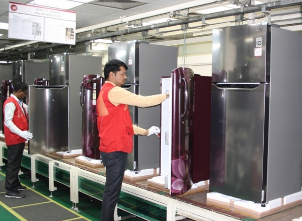 LG전자는 2013년부터 인도에서 생산,판매하는 고효율냉장고를 통해 유엔기후변화협약(UNFCCC)로부터 탄소배출권을 확보하고 있다.[사진제공=LG전자]