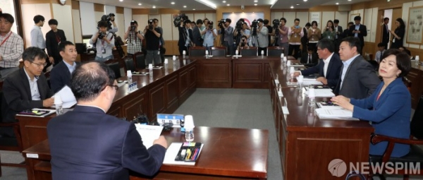 법무부 산하 검찰과거사위원회가 20일 정부과천청사에서 회의를 열고 있다.(뉴스핌)
