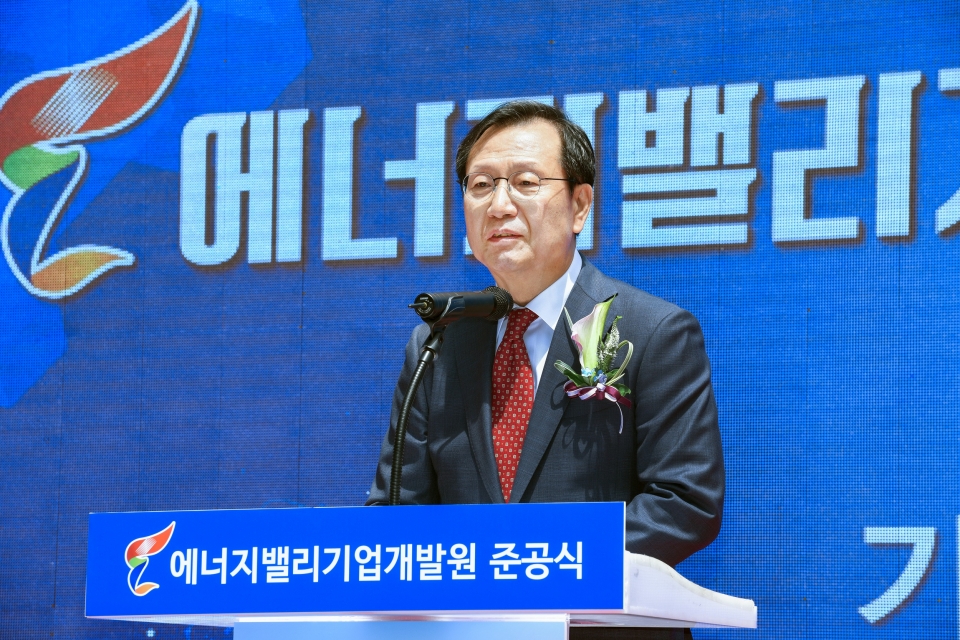 에너지밸리기업개발원 준공식에서 기념사를 하고 있는 김종갑 한국전력 사장(사진 한국전력 제공)