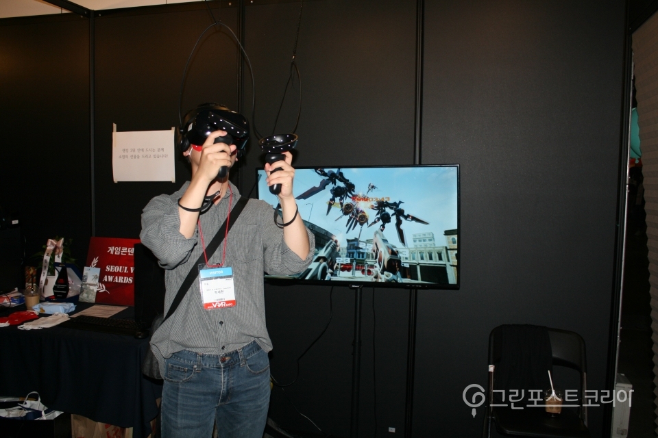 '팀 엔터테인먼트'는 VR 게임 '제론'을 개발해 현재 VR 테마파크에 공급하고 있으며 올 하반기 게임 플랫폼 스팀에도 출시할 예정이다. 제론은 사람이 인공지능과 대립하는 시나리오의 슈팅게임이다.(이재형 기자) 2019.6.1/그린포스트코리아