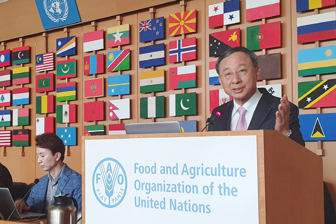 황창규 KT 회장이 유엔식량농업기구(FAO) 공식행사에서 기조연설을 하고 있다.(KT 제공) 2019.6.13/그린포스트코리  