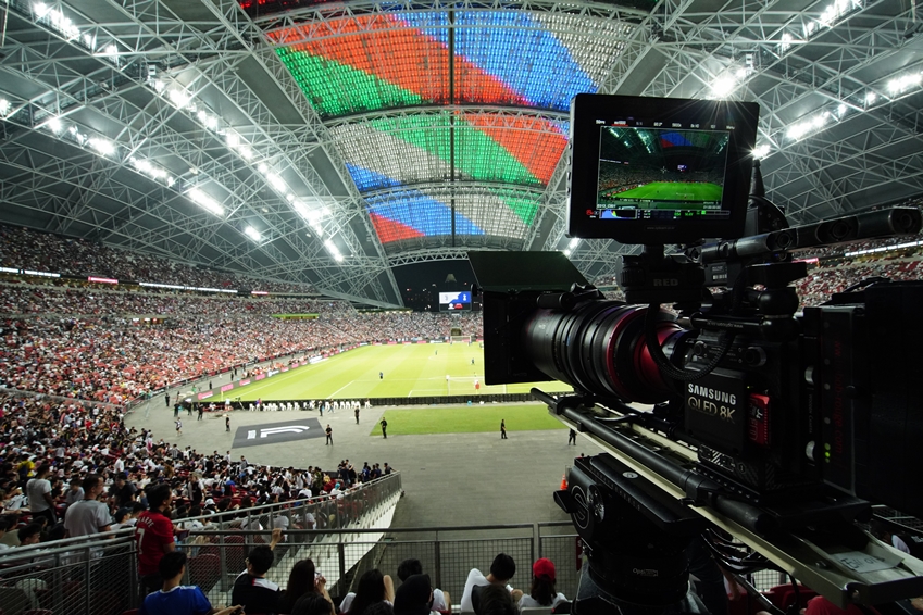 삼성전자가 지난 21일 싱가포르에서 열린 인터내셔널 챔피언스컵 토트넘 홋스퍼와 유벤투스의 경기를 8K 카메라로 촬영하고 있다.(삼성전자 제공) 2019.7.24/그린포스트코리아