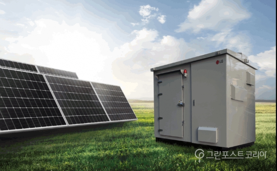 LG전자가 효율성과 안전성을 높인 소규모 태양광 발전소용 에너지장치 ‘올인원 ESS’를 출시했다고 13일 밝혔다. (사진 LG전자 제공) 2019.8.13/그린포스트코리아