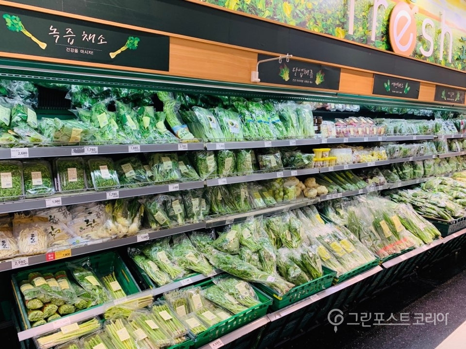 지난달 채소류 가격은 전년 동월 대비 17.8% 떨어졌다. 사진은 서울 시내 한 대형마트 채소매대의 모습. (김형수 기자) 2019.9.3/그린포스트코리아