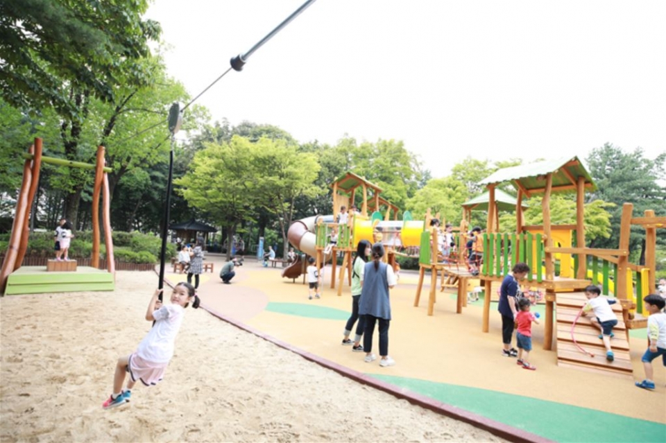 지난 8월 28일 준공된 구로구 고척근린공원 창의어린이놀이터. (사진 서울시 제공)