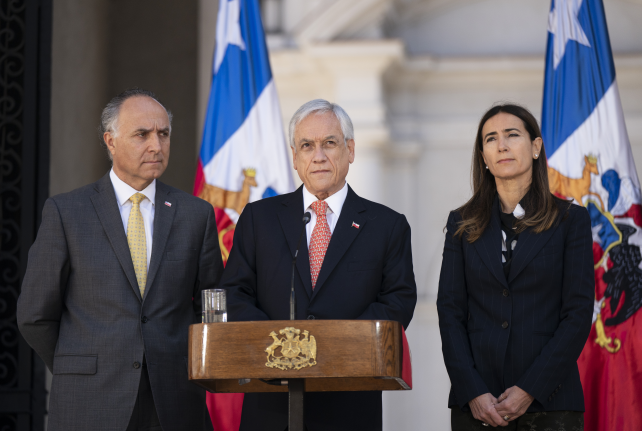 세바스티안 피녜라(Sebastian Pinera) 칠레 대통령이 자국의 수도 산티아고에서 예정된 COP25와 APEC정상회의 개최를 포기하겠다는 성명을 발표하고 있다.(사진 칠레 정부) 2019.11.01/그린포스트코리아