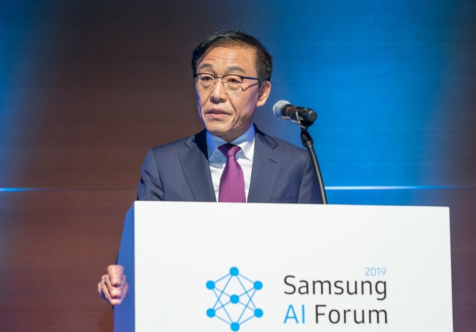 김기남 삼성전자 부회장이 4일 삼성전자 서초사옥에서 열린 ‘삼성 AI 포럼 2019’에서 개회사를 하고 있다. (사진 삼성전자 제공) 2019.11.4/그린포스트코리아