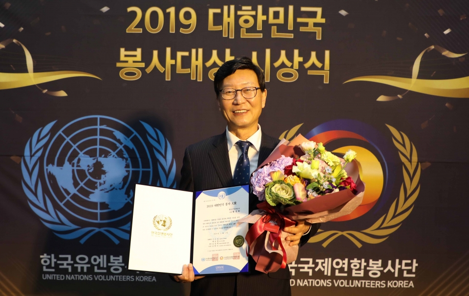‘2019 대한민국 봉사대상 시상식’에서 황창화 사장(사진)이 대상을 수상했다. (난방공사 제공)