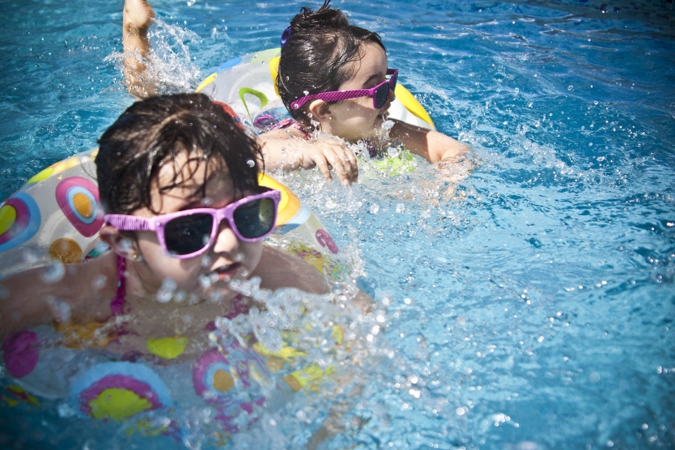 어린이들이 수영장에서 수영을 하고 있다. (Pixabay 제공) 2019.11.13/그린포스트코리아
