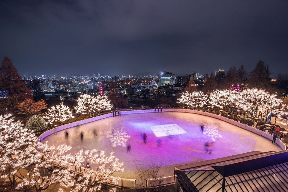 그랜드 하얏트 서울 호텔은 다음달 6일 아이스링크를 개장한다. (그랜드 하얏트 호텔 서울 제공) 2019.11.29/그린포스트코리아