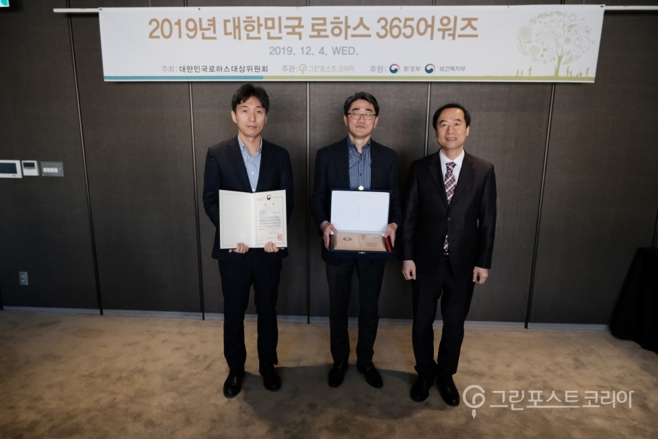 친환경경영대상을 수상한 파리크라상 관계자들이 기념 촬영을 하고 있다.(김동수 기자) 2019.12.04/그린포스트코리아