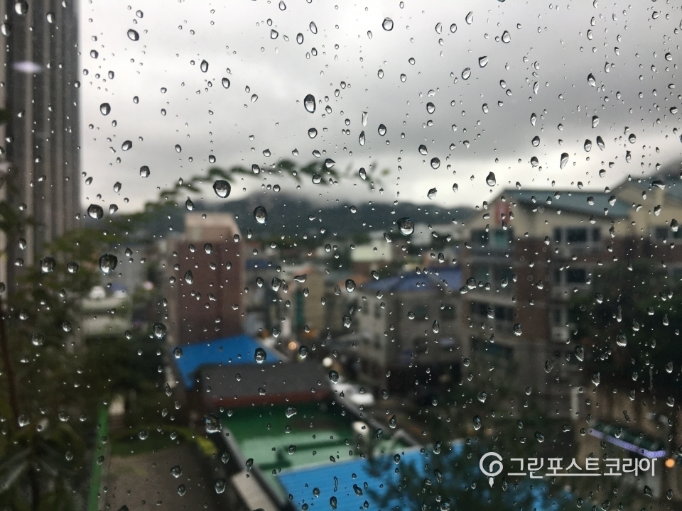 13일 밤부터 서울과 경기, 충청 일부 지역에 비가 내리겠다.(그린포스트코리아DB)/그린포스트코리아