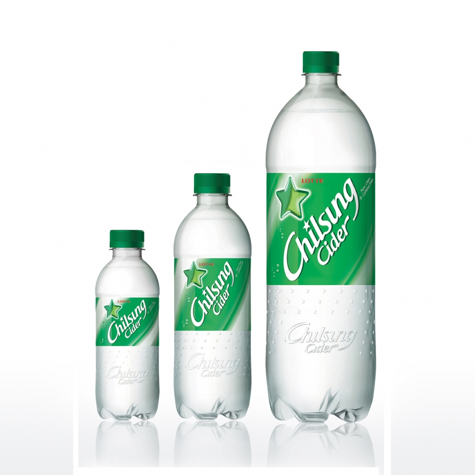롯데칠성음료는 칠성사이다 페트병을 초록색에서 투명으로 교체했다. (롯데칠성음료 제공) 2019.12.23/그린포스트코리아
