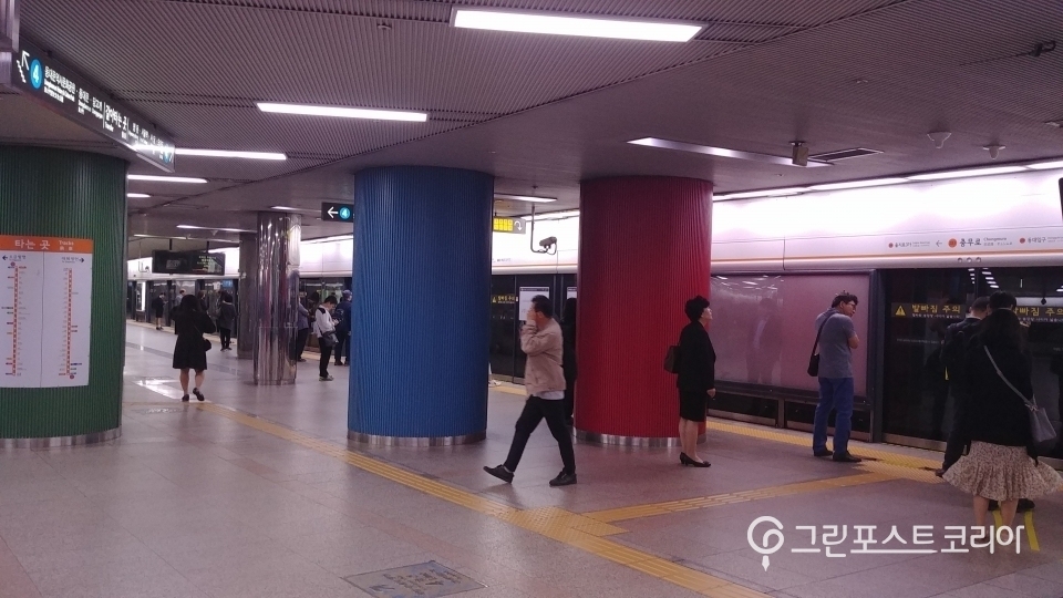 10개 기업들은 1월 1달간 실제 서울지하철 곳곳을 테스트베드 삼아 기술력 검증에 나선다. (송철호 기자)/그린포스트코리아