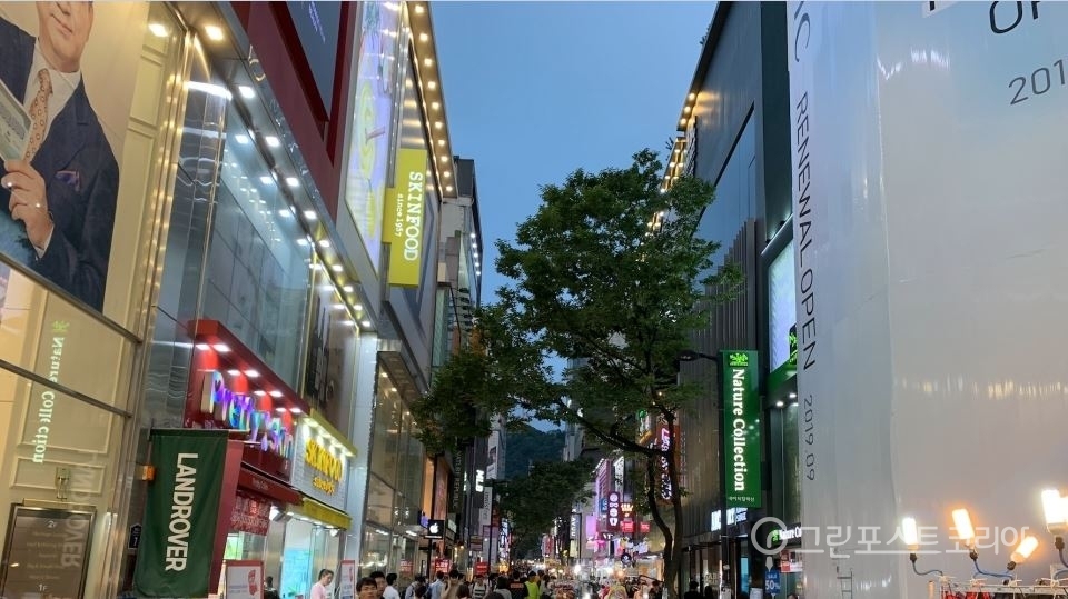 서울 명동 거리의 모습. (김형수 기자)/그린포스트코리아