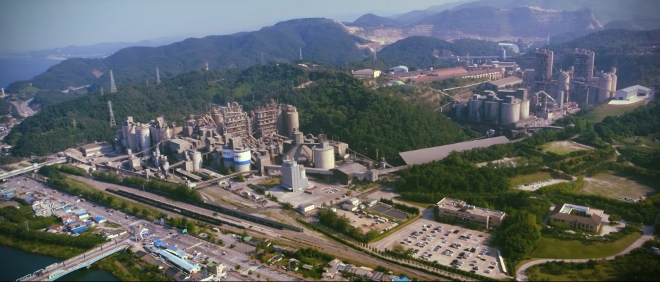 국내 최초의 석탄재 재활용 전문법인인 ‘코스처’를 통해 한국남부발전에서 발생한 석탄재 연 34만톤이 국내 시멘트 등에 공급될 예정이다. (삼표그룹 제공)/그린포스트코리아