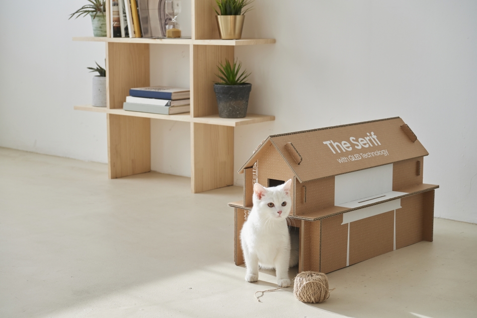 포장재 박스를 재사용해 만든 고양이집 (삼성전자 제공)/그린포스트코리아