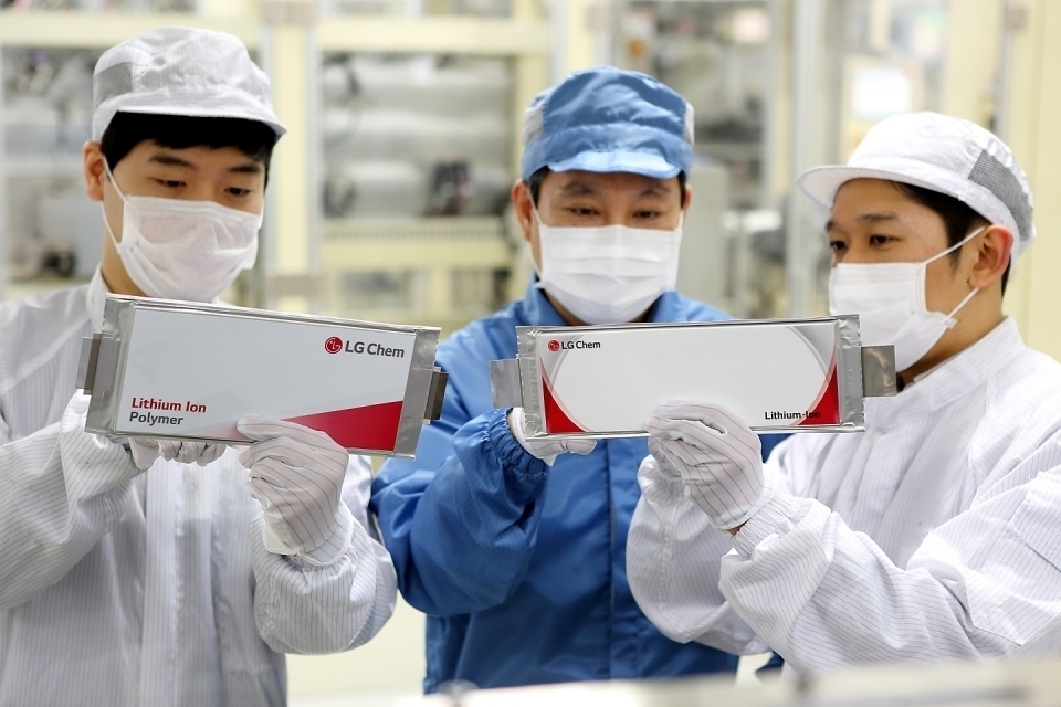 LG화학이 일본과 중국의 배터리 제조사를 제치고 마침내 점유율 1위를 달성했다. (LG화학 제공)/그린포스트코리아