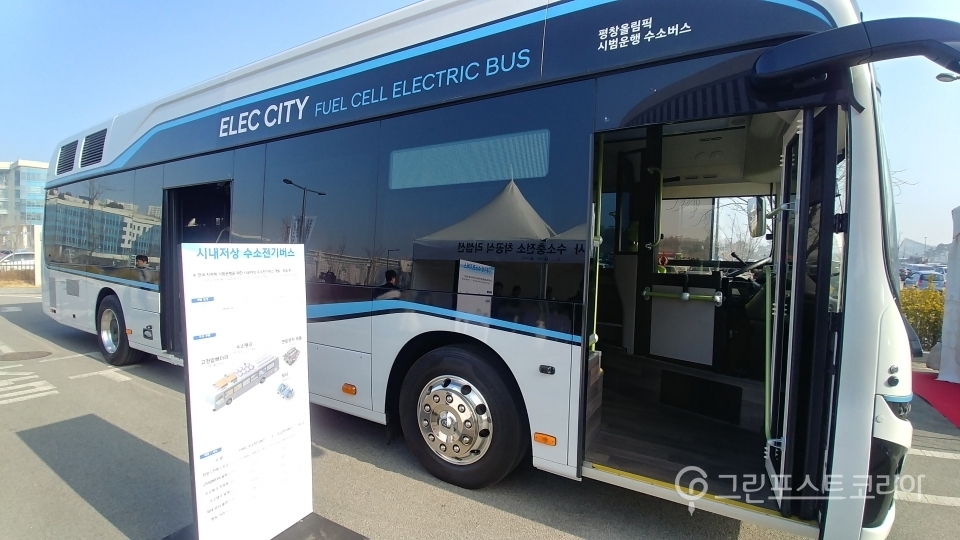 산업통상자원부는 ‘수소버스용 충전소 실증사업’의 지원 대상으로 한국자동차연구원을 최종 선정했다. 사진은 수소버스. (본사DB)/그린포스트코리아