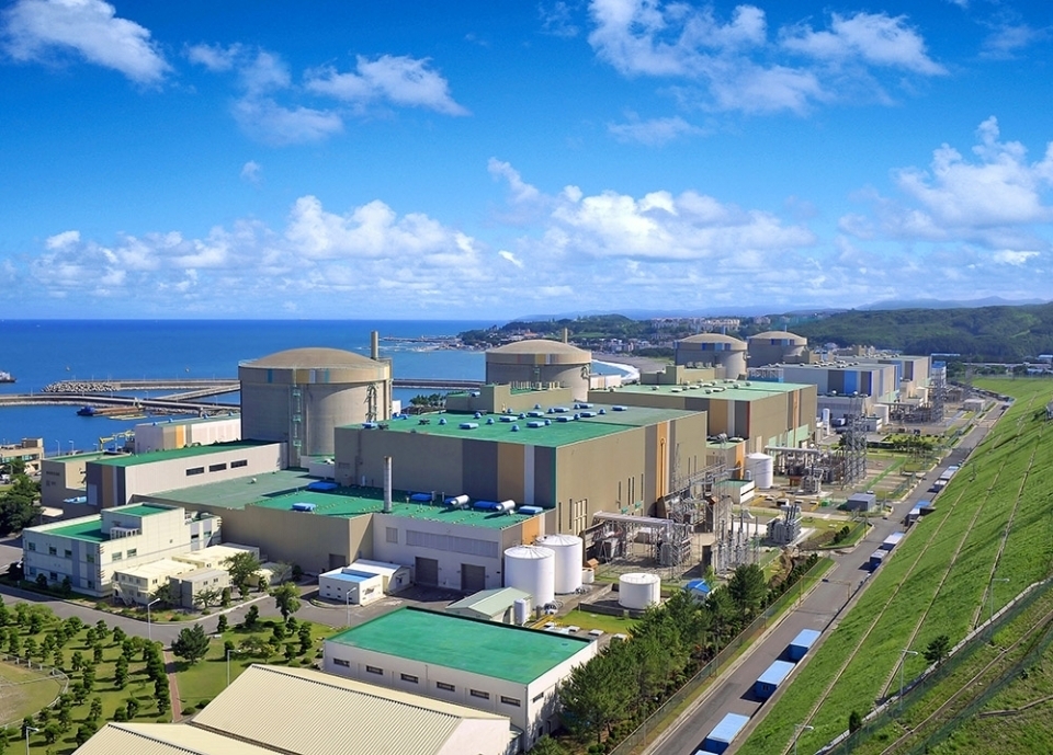 사진은 월성 원자력발전소 전경. 원자력안전위원회가 다음 달 2일 ‘2020 원자력안전규제 정보회의’를 온라인으로 개최한다. (한국수력원자력 제공)/그린포스트코리아