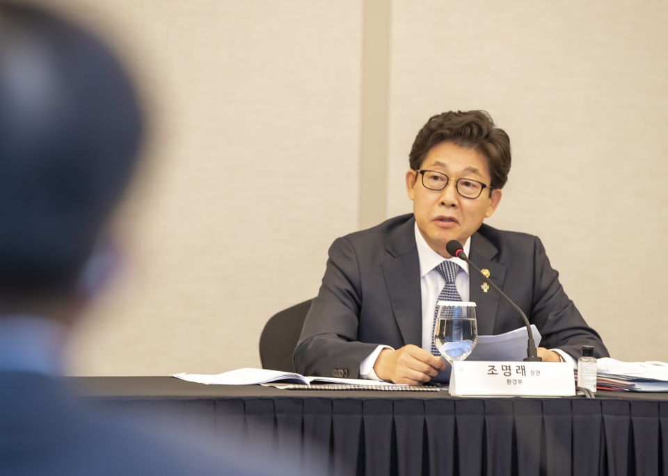 조명래 환경부 장관이 3일 한국지속가능발전기업협의회 회원사 대표이사들가 가진 정책간담회에서 발언을 하고 있다. (환경부 제공)/그린포스트코리아