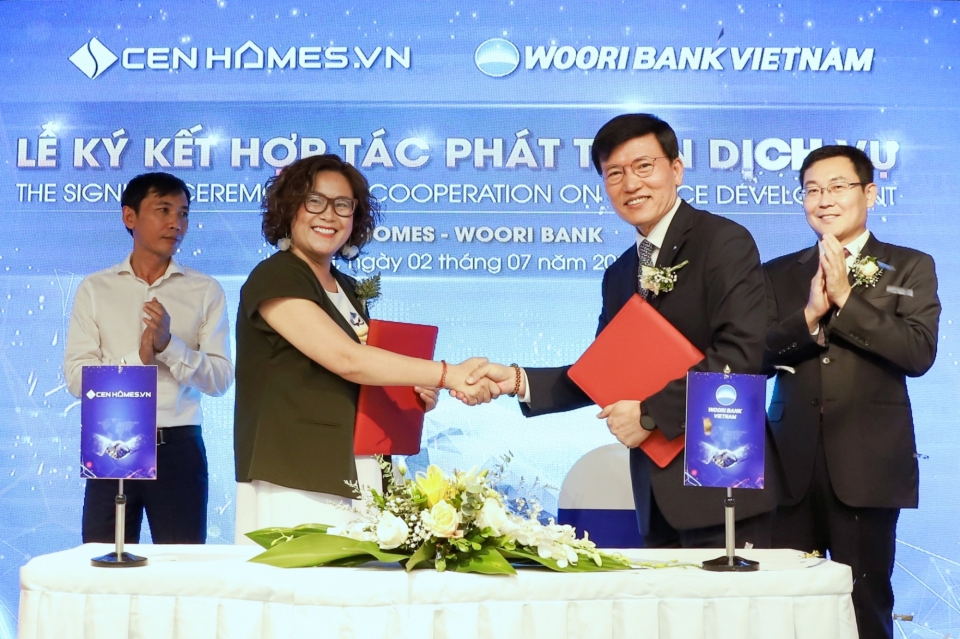 우리은행이 베트남 부동산 판매 및 투자회사인 Cen Group과 협약을 맺었다.(우리은행 제공)/그린포스트코리아