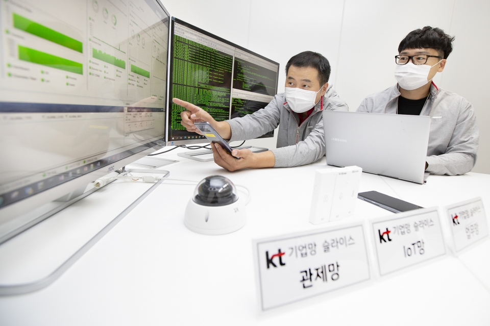 KT가 ‘5G 기업 망 슬라이스’ 기술 개발을 완료하고 상용 서비스로 출시하기 위한 기술 검증을 성공적으로 마쳤다. (KT 제공)/그린포스트코리아