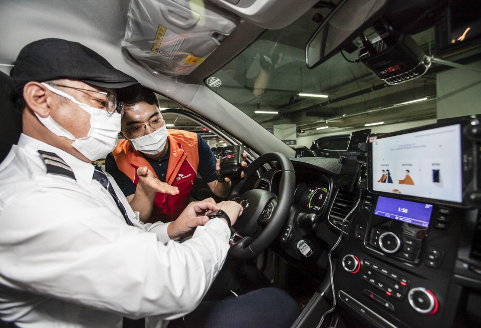 SK텔레콤이 소셜벤처 코액터스와 손잡고 청각 장애인 기사들의 일자리 창출과 안전한 차량 운행을 지원한다. (SK텔레콤 제공)/그린포스트코리아