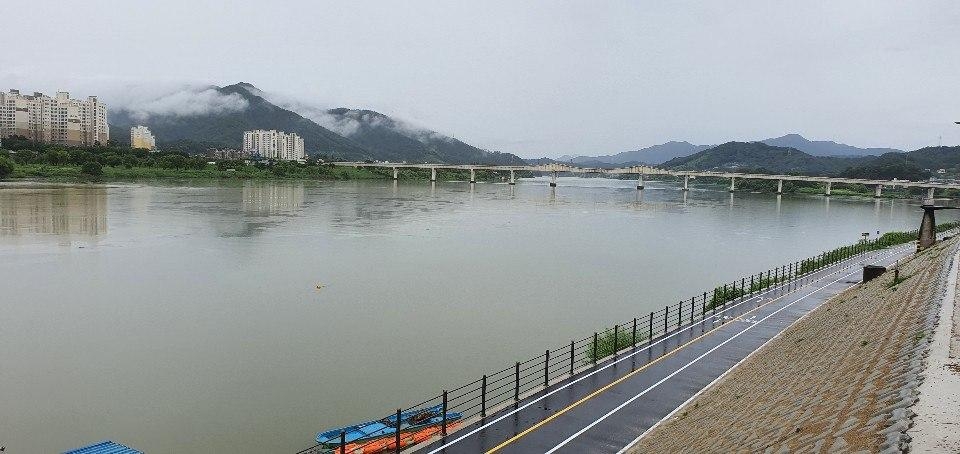 한화건설이 9월 분양하는 ‘포레나 양평’ 인근의 남한강 주변 모습.