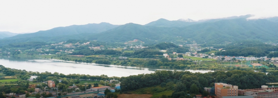 한화건설이 이달 분양하는 ‘포레나 양평’의 24층 높이에서 본 남한강 모습. (한화건설 제공)/그린포스트코리아