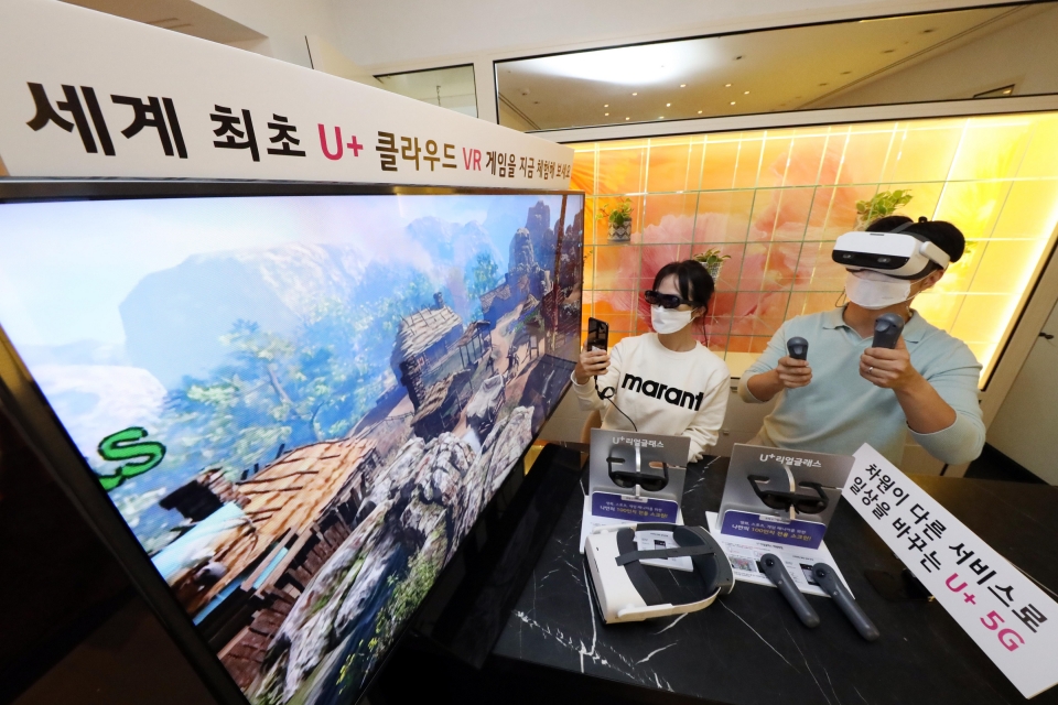 LG유플러스는 ‘그랜드 하얏트 서울 호텔’과 손잡고 30일부터 내달 11일까지 호텔 투숙객과 방문객을 위한 AR·VR 체험존을 운영한다. (LG유플러스 제공)/그린포스트코리아