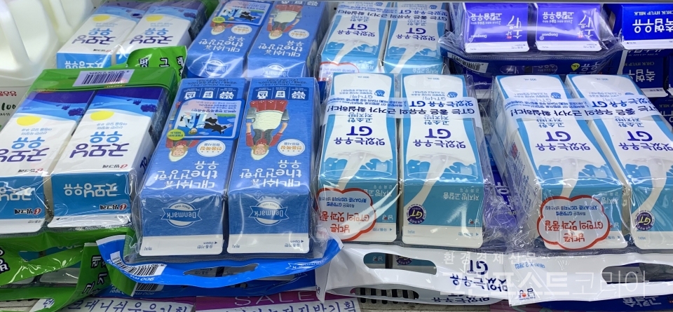 사진은 서울의 한 마트에 진열된 1+1 우유 제품. 독자의 이해를 돕기 위한 이미지로 사진은 기사 특정 내용과 관계없음. (독자 제공)/그린포스트코리아