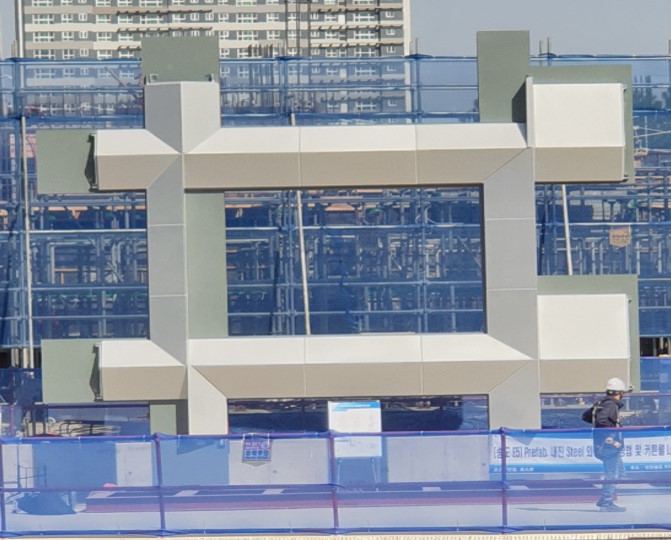 포스코건설이 인천 송도의 더샵 센트럴파크 3차 주상복합아파트 선보이는 포스맥 패널. (포스코건설)/그린포스트코리아