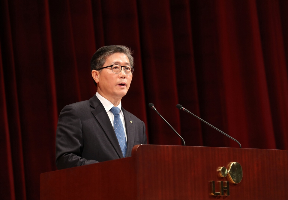 변창흠 한국토지주택공사(LH) 사장이 4일 새로운 국토교통부 장관으로 내정됐다. (LH 제공)/그린포스트코리아