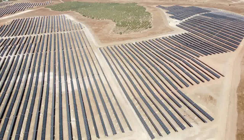 한화에너지가 아마렌코 솔라(Amarenco Solar Limited)에 매각한 50MW 태양광 발전소 전경. (한화에너지 제공)/그린포스트코리아