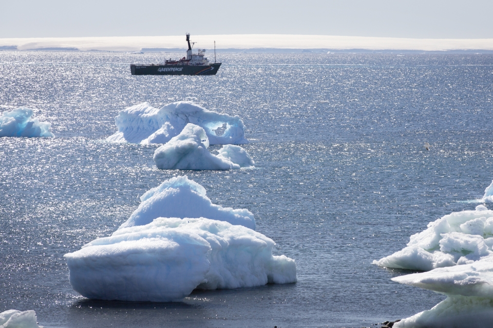 그린피스의 남극 탐사 조사결과에 따르면 남극 지역 눈과 물을 분석한 결과 대부분 시료에서 미세 플라스틱과 유해 화학물질이 발견됐다. 사진은 남극의 아틱선라이즈. (그린피스 제공)/그린포스트코리아