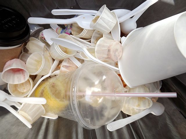 소비자가 분리배출한 재활용 가능한 플라스틱 상당량이 재활용되지 않고 버려지고 있는 것으로 나타났다. (픽사베이 제공)/그린포스트코리아
