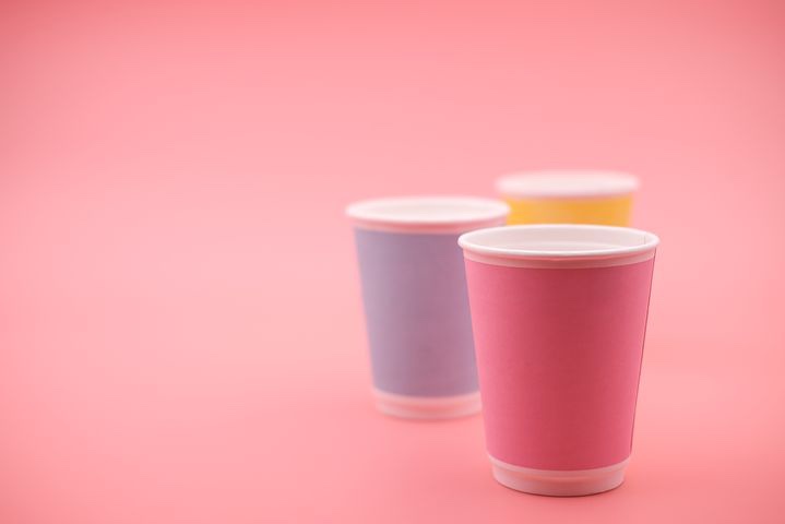 내년부터 커피전문점이나 제과점에서 일회용 컵을 사용하면 보증금을 내야 한다. 매장 내에서 종이컵과 플라스틱 빨대 사용도 금지되는 등 플라스틱 사용이 제한된다. (픽사베이 제공)/그린포스트코리아