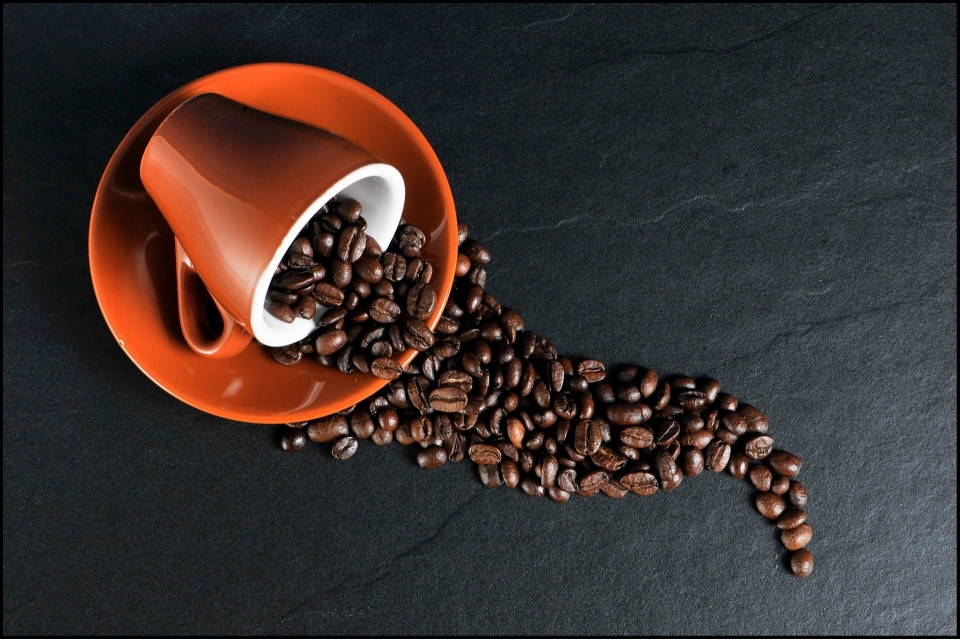 커피의 유통과 소비가 경제 또는 환경에 미치는 영향, 그리고 환경 변화가 커피 생산에 미치는 영향을 함께 고려해야 한다. (픽사베이 제공)/그린포스트코리아