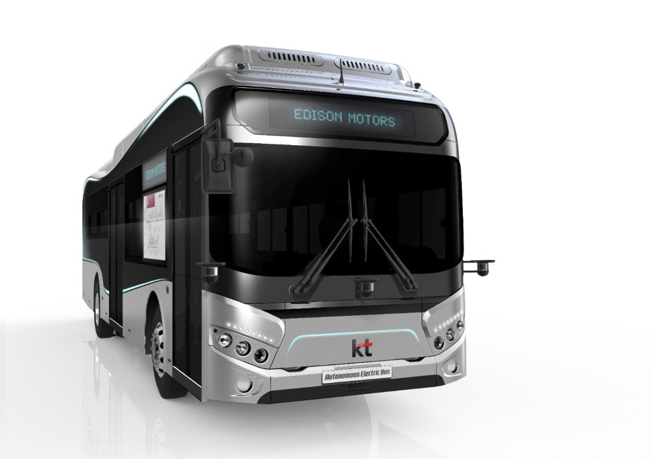 판교 제2테크노밸리에 ‘KT 자율협력주행 전기버스’가 달린다. KT는 해당 지역 스마트 산단 구축 사업자로 선정돼 스마트 산업단지 통합플랫폼 구축 등에 나선다. (KT 제공)/그린포스트코리아